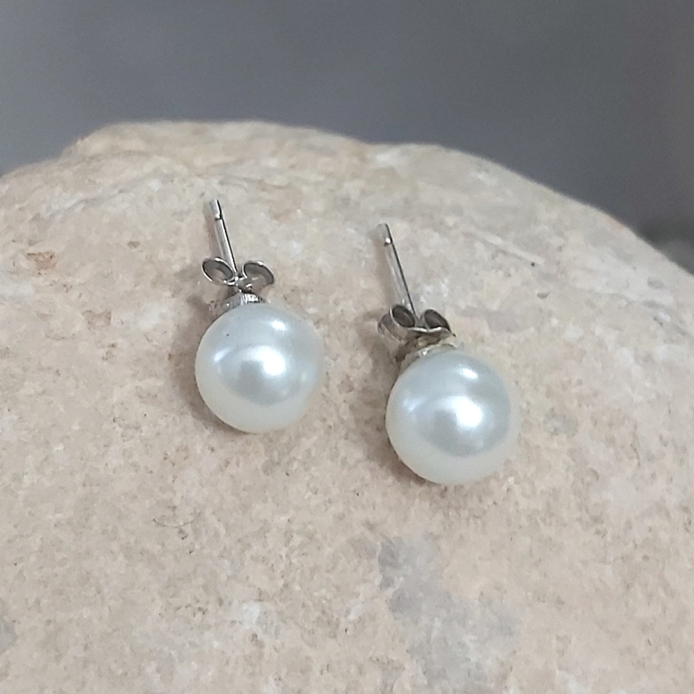 Vintage 925 sterling silver faux pearl stud earrings